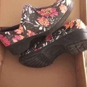 AnyWear Slip Resistant Shoes